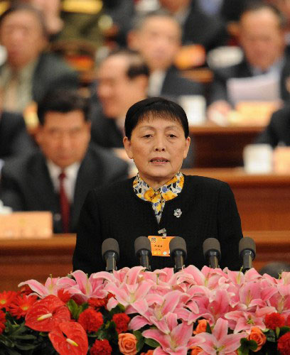 3月3日,中国人民政治协商会议第十一届全国委员会第一次会议在北京人民大会堂开幕。张梅颖受政协第十届全国委员会常务委员会委托,向大会作关于提案工作情况的报告。新华社记者黄敬文摄