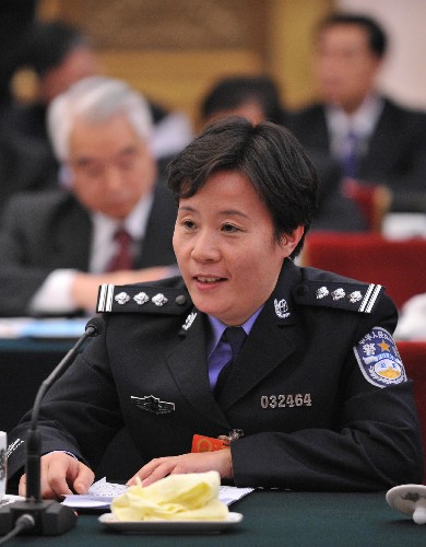 3月6日,全国人大代表、江苏省新沂市公安局局长刘丽涛说,要加强社会治安综合治理,保障人民群众安居乐业。平安是百姓最关心的问题,平安是最基本的发展环境,平安需要社会各方面努力。 新华社记者 樊如钧 摄