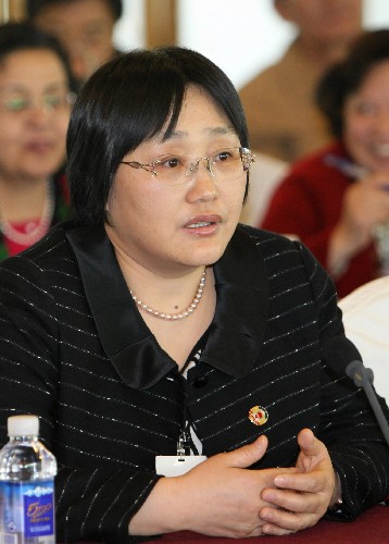 全国政协委员刘焱说,学前教育已经成为我国教育格局中的薄弱环节。学前教育在城市中有收费昂贵、管理不足等弊端;在农村中存在师资短缺、农民子女入托难等问题。建议政府重点扶持农村学前教育。新华社记者 庞兴雷 摄