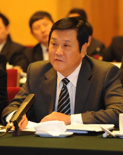 自河南的全国人大代表赵建才说,在农村建立最低生活保障制度,既是造福农民的“德政”,也是体现公平的举措。建立救助标准调整机制,也将使这种救助更具有实际意义。 新华社记者 李学仁 摄