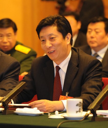 来自河南的全国人大代表许为钢说,应该在我国粮食主产区构建现代粮食产业体系,确保国家粮食安全和增加农民种粮收入。 新华社记者 李学仁 摄