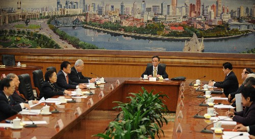 2月27日,十届全国人大常委会第七十五次委员长会议在北京人民大会堂举行。吴邦国委员长主持会议。 新华社记者 高洁 摄