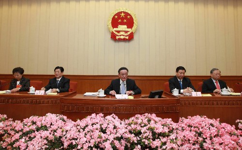3月14日,十一届全国人大一次会议主席团在北京人民大会堂举行第四次会议。主席团常务主席吴邦国主持会议。 新华社记者 鞠鹏 摄