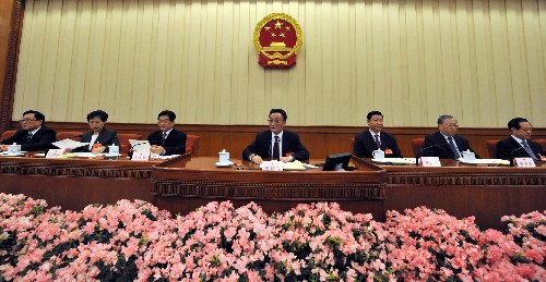 3月15日,十一届全国人大一次会议主席团在北京人民大会堂举行第五次会议。主席团常务主席吴邦国主持会议。 新华社记者 樊如钧 摄