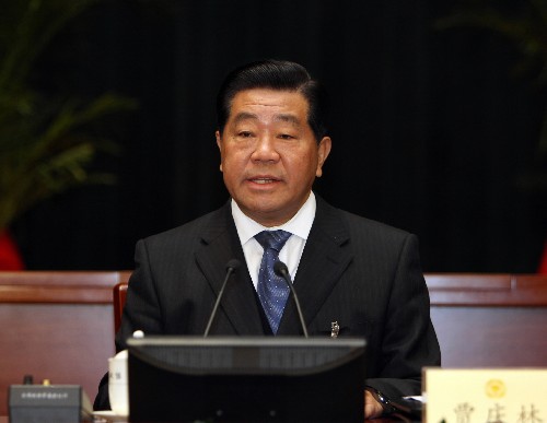 3月9日,全国政协十一届一次会议主席团第二次会议在北京举行。中共中央政治局常委、全国政协十一届一次会议主席团会议主持人贾庆林主持会议。 新华社记者 兰红光 摄