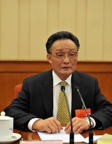 主席团常务主席吴邦国主持会议。 新华社记者 樊如钧 摄