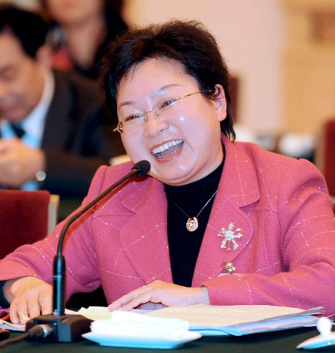 全国人大代表、湖南省娄底市双峰县委书记彭爱华说,要进一步加强和巩固基层政权建设,想群众所想,积极为当地群众创造就业机会,为返乡农民工搭建更好的就业平台。新华社记者 马占成 摄