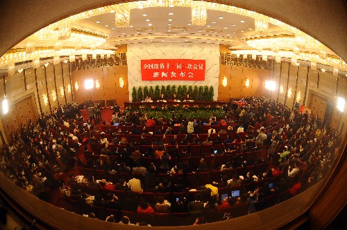 3月2日,全国政协十一届二次会议新闻发布会在北京人民大会堂举行。大会发言人赵启正介绍会议有关情况并回答中外记者提问。 新华社记者 李涛 摄
