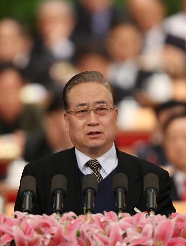 3月9日,全国政协十一届二次会议在北京人民大会堂举行第四次全体会议。这是张维庆委员代表全国政协人口资源环境委员会作《加快改革开放步伐 推进海南国际旅游岛建设》的发言。 新华社记者 姚大伟 摄