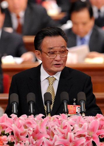 3月9日,十一届全国人大二次会议在北京人民大会堂举行第二次全体会议,全国人民代表大会常务委员会委员长吴邦国作全国人民代表大会常务委员会工作报告。 新华社记者饶爱民摄