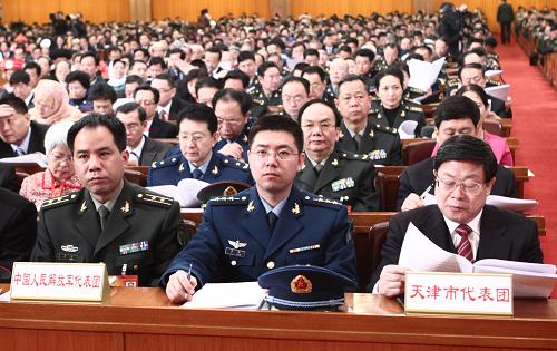 这是中国人民解放军代表团、天津市代表团在会场。新华社记者 刘卫兵 摄