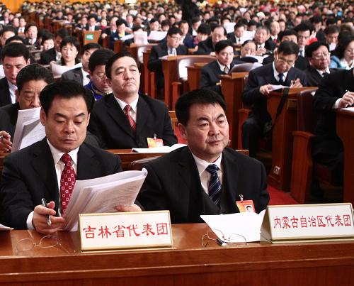 这是吉林省代表团、内蒙古自治区代表团在会场。 新华社记者 刘卫兵 摄