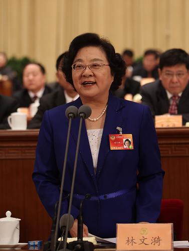 全国政协十一届三次会议举行第四次全体会议 3月10日,全国政协十一届三次会议在北京人民大会堂举行第四次全体会议。林文漪主持会议。 新华社记者兰红光摄