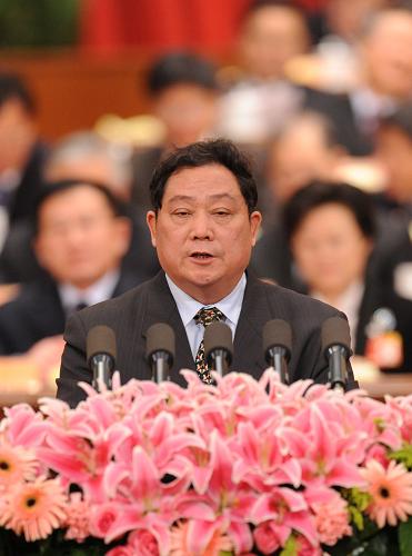 3月10日,全国政协十一届三次会议在北京人民大会堂举行第四次全体会议。这是毛福民委员代表全国政协文史和学习委员会作《大力推进红色资源保护利用与可持续发展》的发言。 新华社记者 黄敬文 摄