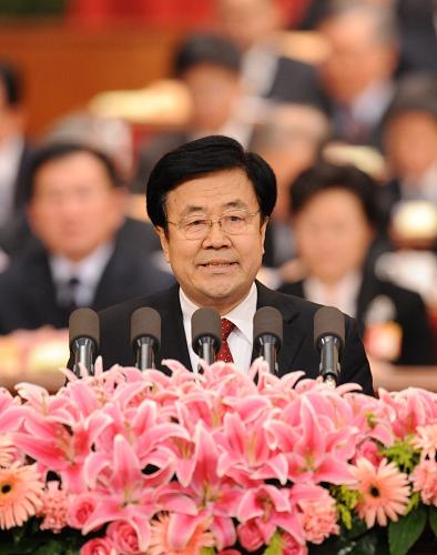 3月10日,全国政协十一届三次会议在北京人民大会堂举行第四次全体会议。这是王庭大委员作《全社会都要关注科学技术关注科学家》的发言。 新华社记者 黄敬文 摄