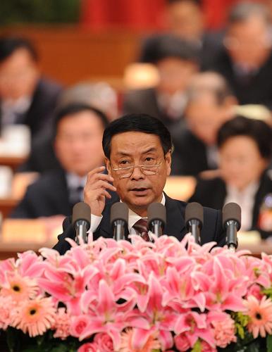 3月10日,全国政协十一届三次会议在北京人民大会堂举行第四次全体会议。这是陈锡文委员作《推进农村改革 要有利于保护耕地 保障农民的主体地位》的发言。 新华社记者 黄敬文 摄