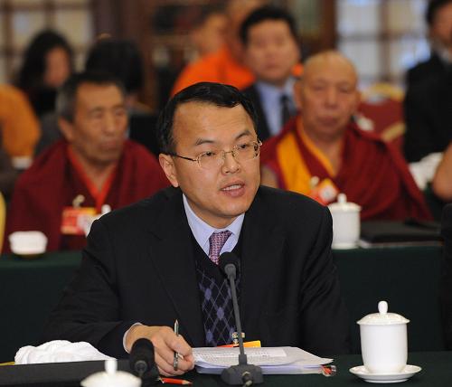 全国政协委员沈学彬说,上海基督教两会对14所教堂进行了修缮,对中青年教职人员开展世博知识和接待礼仪培训,让外国友人对中国教会和宗教信仰自由政策有更多的了解,让世界通过上海看到一个开放、美丽的中国。新华社记者 黄敬文 摄