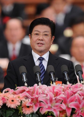 3月8日,十一届全国人大三次会议在北京人民大会堂举行第二次全体会议。受全国人大常委会委托,全国人大常委会副委员长王兆国向大会作关于选举法修正案草案的说明。新华社记者饶爱民摄