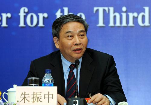 这是全国政协委员、广州市政协主席朱振中在回答记者提问。 新华社记者李紫恒摄