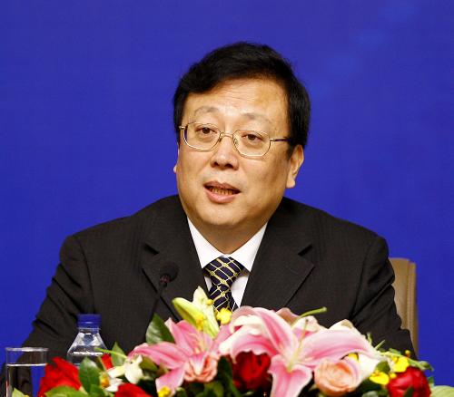 这是教育部副部长郝平回答记者提问。 新华社记者陈建力摄