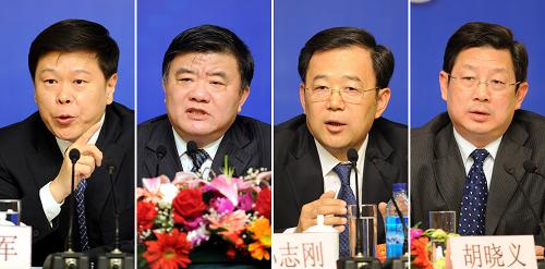 3月9日,王军、陈竺、孙志刚、胡晓义(从左至右)回答记者提问。新华社记者 杨世尧 摄