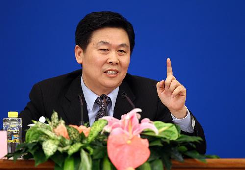 3月10日,徐显明在回答记者提问。新华社记者 陈建力 摄
