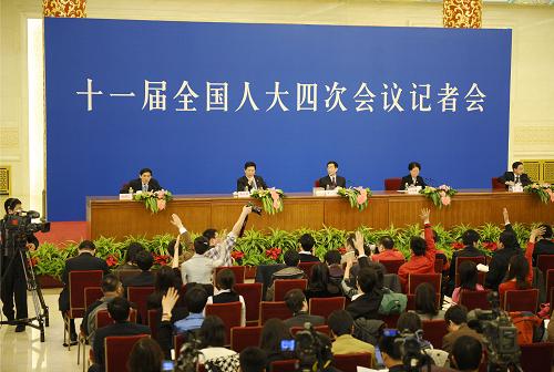 3月10日,十一届全国人大四次会议在北京人民大会堂金色大厅举行记者会。新华社记者 戴旭明 摄