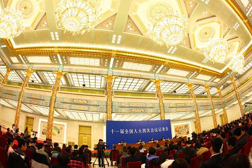 3月10日,十一届全国人大四次会议在北京人民大会堂金色大厅举行记者会。新华社记者 陈建力 摄