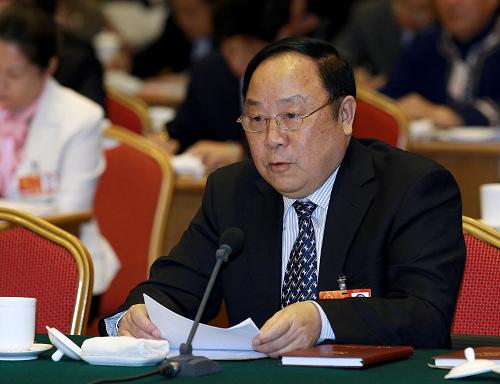 3月6日,全国人大代表、湖南省长沙县印山村党委书记李焕然在湖南代表团审议时说,要发挥基层党组织的核心作用,注重农村规划;要加大对农村水利设施和农村电网改造的投入。新华社记者 庞兴雷 摄