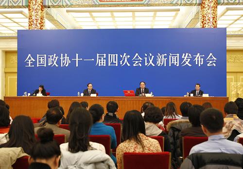 3月2日,全国政协十一届四次会议新闻发布会在北京人民大会堂举行,大会发言人赵启正介绍会议有关情况并回答中外记者提问。新华社记者 陈建力 摄