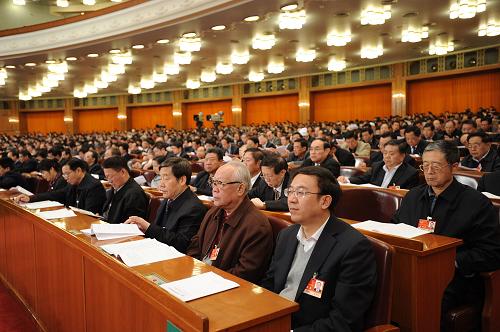 3月10日,全国政协十一届四次会议在北京人民大会堂举行第四次全体会议。这是全国政协委员在听会。新华社记者 李学仁 摄