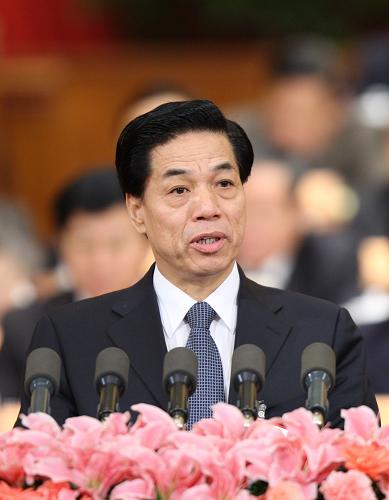 3月10日,全国政协十一届四次会议在北京人民大会堂举行第四次全体会议。这是徐振寰委员代表全国总工会作《以劳动关系和谐促进社会和谐 在推动科学发展中充分发挥工人阶级主力军作用》的发言。新华社记者 姚大伟 摄