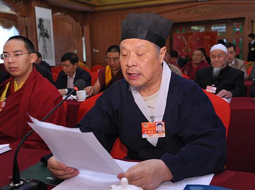 3月6日,全国政协委员刘怀元在讨论会上发言。新华社记者 饶爱民 摄