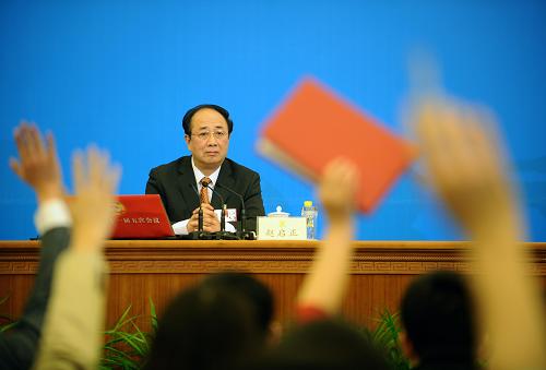 3月2日,全国政协十一届五次会议在北京人民大会堂举行新闻发布会,大会发言人赵启正介绍会议有关情况并回答中外记者提问。新华社记者 燕雁 摄