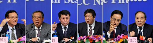 3月10日,全国政协十一届五次会议在北京梅地亚中心举行记者会,全国政协委员张国宝、邵秉仁、王炳华、陆启洲、李河君、牛文元(从左至右)就“发展新能源和清洁能源”相关问题回答记者提问。 新华社记者 王鹏 摄