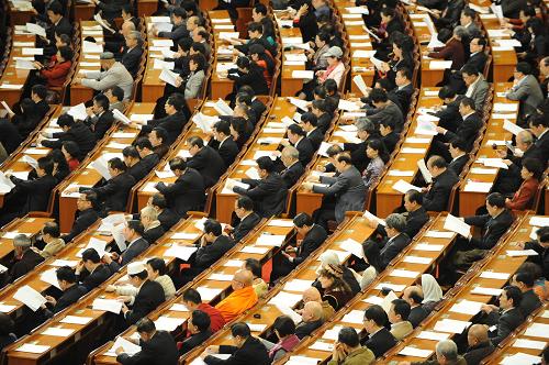 3月10日,全国政协十一届五次会议在北京人民大会堂举行第三次全体会议。 新华社记者 鞠焕宗 摄