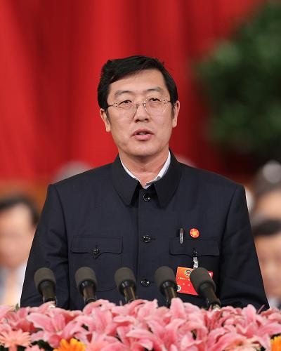 3月10日,全国政协十一届五次会议在北京人民大会堂举行第三次全体会议。这是邓伟委员作《更好地发展民企才能更好地改善民生》的发言。新华社记者 丁林 摄