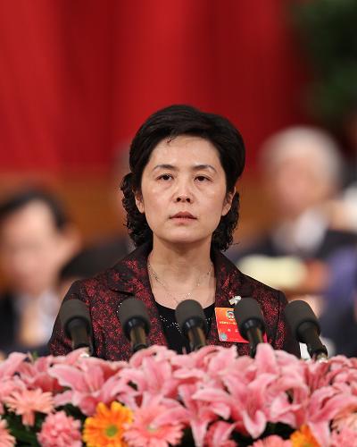 3月10日,全国政协十一届五次会议在北京人民大会堂举行第三次全体会议。这是谢茹委员代表无党派人士界作《整合政府和社会资源 建立健全重大疾病保障机制》的发言。新华社记者 丁林 摄