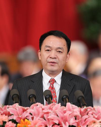 3月10日,全国政协十一届五次会议在北京人民大会堂举行第三次全体会议。这是施耀忠委员作《高度重视重金属污染问题》的发言。 新华社记者 李涛 摄