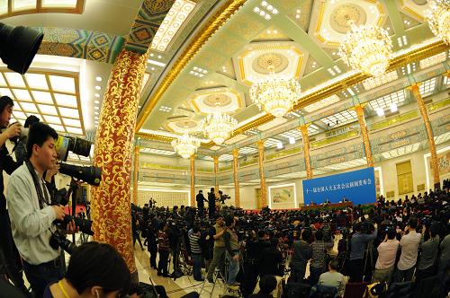 3月4日,十一届全国人大五次会议在北京人民大会堂举行新闻发布会。大会发言人李肇星介绍本次会议的有关情况,并回答中外记者的提问。新华社记者 王晔 摄