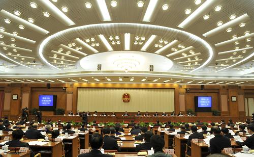 3月4日,十一届全国人大五次会议主席团在北京人民大会堂举行第一次会议。新华社记者 李学仁 摄