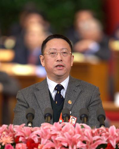 这是郑建邦委员代表民革中央作《坚持“九二共识” 两岸共沐春风》的发言。新华社记者 黄敬文 摄