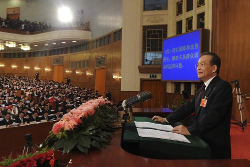 3月5日,第十一届全国人民代表大会第五次会议在北京人民大会堂开幕。国务院总理温家宝作政府工作报告。 新华社记者 李学仁 摄