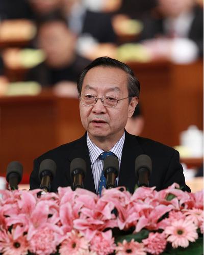 3月9日,全国政协十一届五次会议在北京人民大会堂举行第二次全体会议。这是李毅中委员作《坚定不移推进工业转型升级》的发言。 新华社记者 庞兴雷 摄