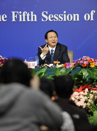 这是农业部部长韩长赋在回答记者提问。 新华社记者 王鹏 摄