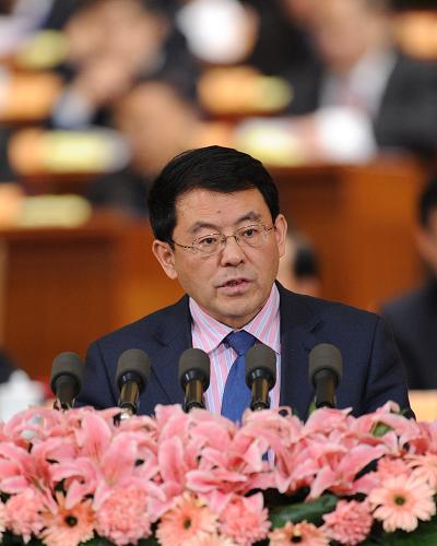 3月9日,全国政协十一届五次会议在北京人民大会堂举行第二次全体会议。这是杨先明委员作《防范化解地方政府债务风险》的发言。 新华社记者 谢环驰 摄