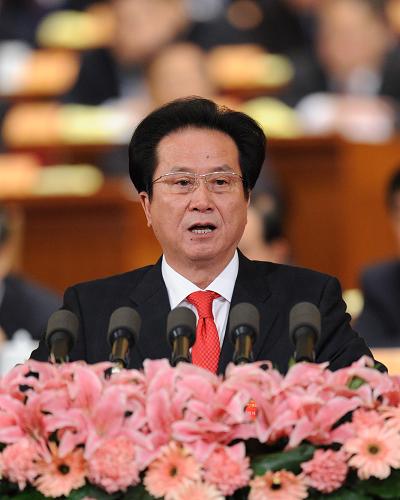 3月9日,全国政协十一届五次会议在北京人民大会堂举行第二次全体会议。这是陈经纬委员作《将香港打造成实施“走出去”战略的重要平台》的发言。 新华社记者 谢环驰 摄