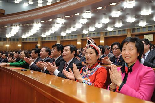 3月16日,十二届全国人大一次会议在北京人民大会堂举行第六次全体会议。这是代表在鼓掌。新华社记者 谢环驰 摄