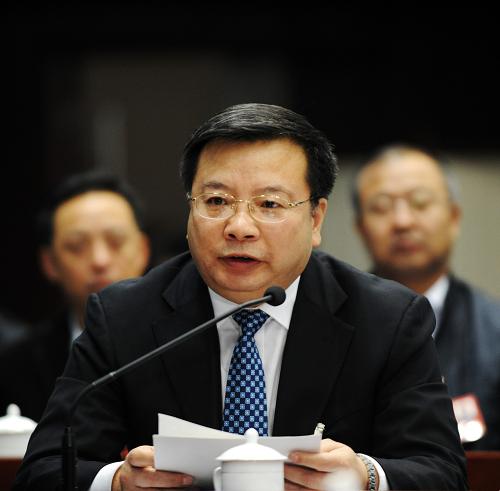 全国人大代表孙春山认为必须明确食品监督管理责任主体,明晰监管权力,加大对食品监督检查力度,确保食品安全。新华社记者 杨青 摄