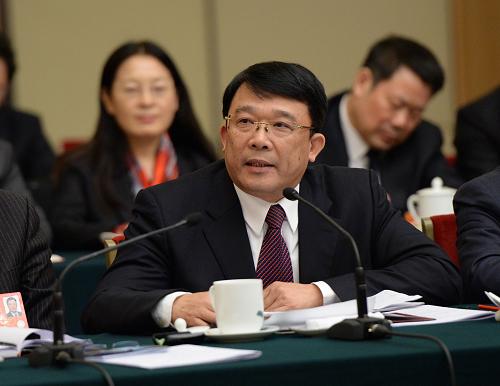 全国人大代表、复旦大学党委书记朱之文建议改革教育教学评价机制,促进高校把人才培养放在首位;推进人才培养模式改革,着力培养学生分析问题、解决问题和创新思维的能力;大力加强教师队伍建设,提高教师教学能力;拓展学生的国际视野,创造更多机会让学生赴海外交流学习。 新华社记者马占成摄